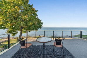 Outdoor dining - Charming Lakefront home with incredible views on Lake Erie, Lorain OH (Lorain)