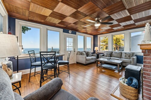 Charming Lakefront home with incredible views on Lake Erie, Lorain OH