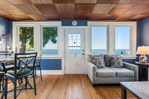 Smart TV, fireplace, books - Charming Lakefront home with incredible views on Lake Erie, Lorain OH (Lorain)