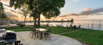 Charming Lakefront home with incredible views on Lake Erie, Lorain OH