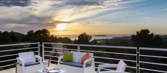 Villa with pool and sea views