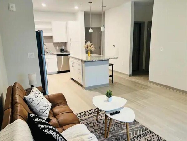 Living area - 1BD/1BA Resort-Style Haven in Orlando, FL (Orlando)