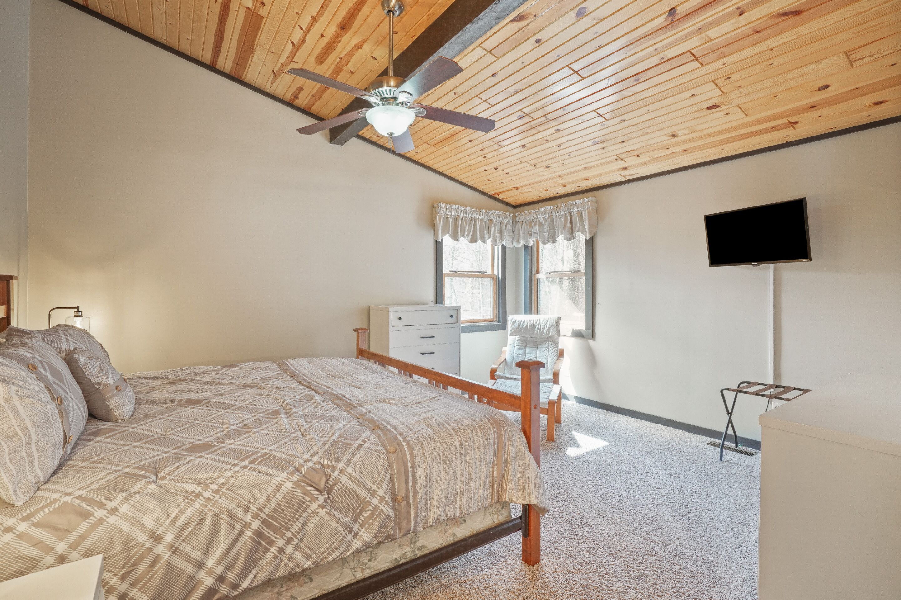 3 bedrooms, free WiFi, bed sheets