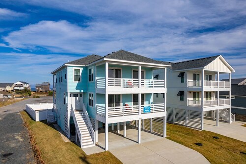 Ocean Breeze: Dog-Friendly w/Views, Elevator, Private Pool, Large fenced in Yard
