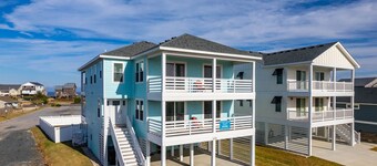 Ocean Breeze: Dog-Friendly w/Views, Elevator, Private Pool, Large fenced in Yard
