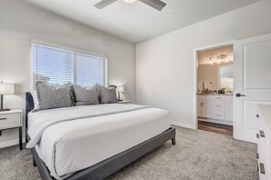 4 bedrooms, free WiFi, bed sheets - Rising Star (Colorado Springs)