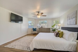 3 bedrooms, desk, iron/ironing board, travel crib