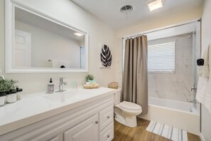 Hair dryer, towels - Spacious home With Heated Pool 3 miles from IMG! (Bradenton)
