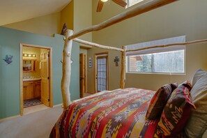 3 bedrooms, WiFi, bed sheets - Cabin Hidden in the Pines near Ski Area (Angel Fire)
