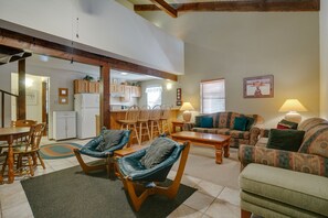 TV - Cozy condo on the shuttle line (Angel Fire)