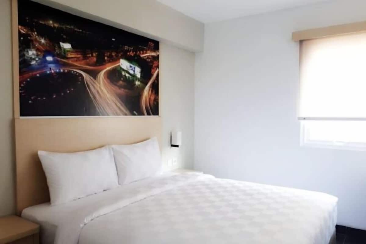 1 bedroom, desk, laptop workspace, free WiFi