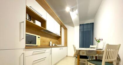 Bella Vista Red Apartment: 3 km to Hiking