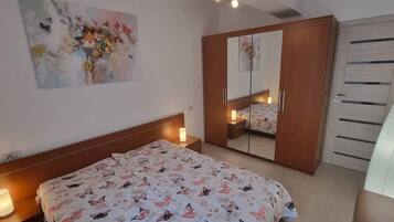 1 bedroom, iron/ironing board, free WiFi, bed sheets