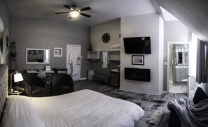 Luxury Double Room | Premium bedding, Tempur-Pedic beds, individually decorated - Pleasant Street Inn (Parrsboro)
