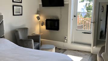 Kamar Single Galeri | Seprai premium, tempat tidur Tempur-Pendic, dan didekorasi berbeda-beda
