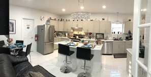 含每日當地特色早餐