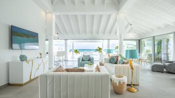 TV connectée, table de tennis de table, chaßne hi-fi