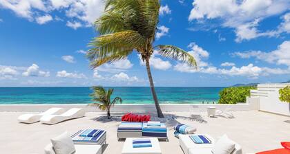 La Perla Estate - 7 BR Luxury Beachfront Villa with utmost privacy