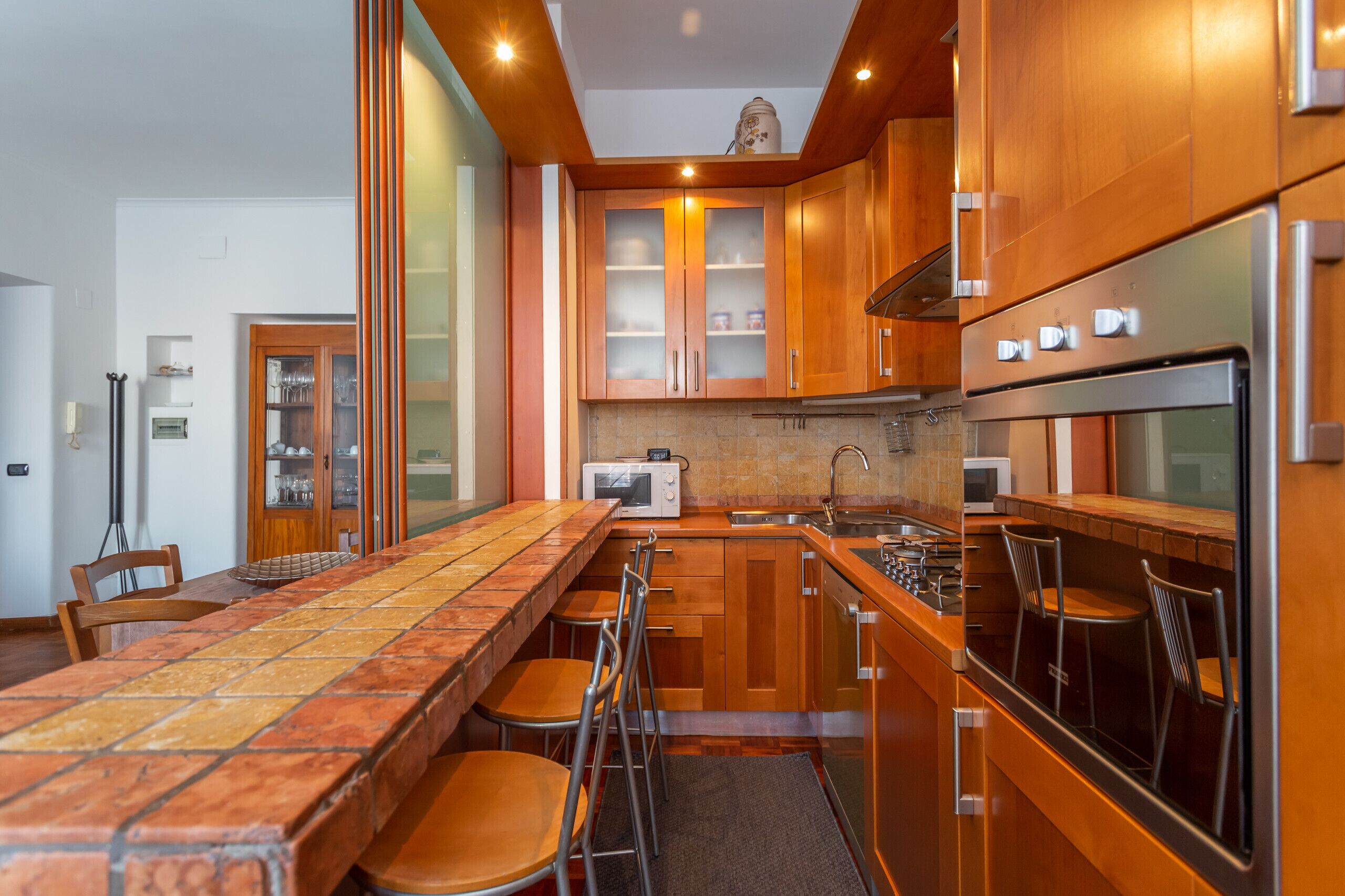 Kühlschrank, Mikrowelle, Ofen, Geschirrspüler