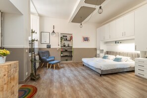 Iron/ironing board, free WiFi, bed sheets