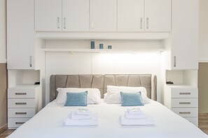 Iron/ironing board, free WiFi, bed sheets - Central Charm near Piazza Navona - Cozy Loft for 2 (Roma)
