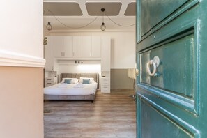 Een strijkplank/strijkijzer, gratis wifi, beddengoed