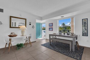 Dining - FOUR WINDS - Waterfront Condo Overlooking Naples Bay (Naples)