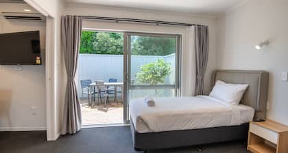 Aurora City Suites Motel