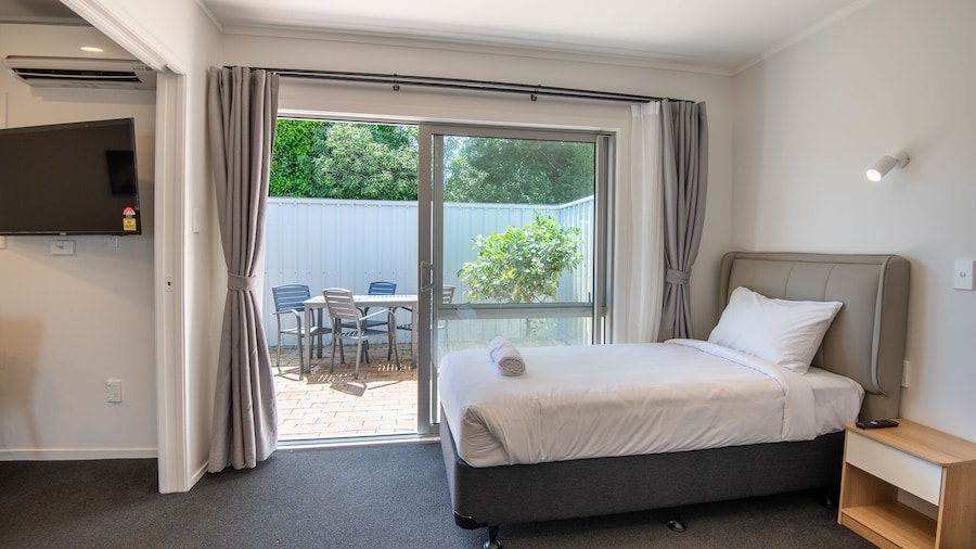 Aurora City Suites Motel