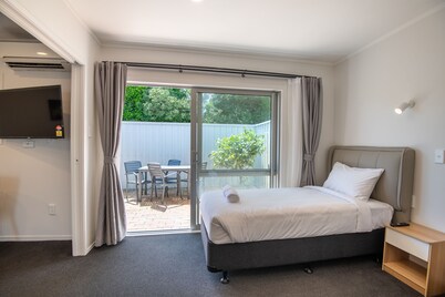 Aurora City Suites Motel