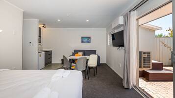 Family Apartment | 2 bedrooms, desk, soundproofing, iron/ironing board