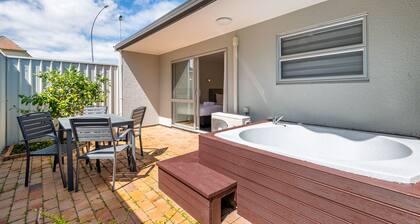 Aurora City Suites Motel