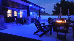 Outdoor dining - Pet Friendly, Outdoor Living, Heatable Pool & Spa, Walk To Beach (Miramar Beach)