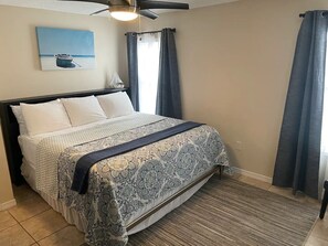 4 bedrooms, iron/ironing board, travel crib, WiFi - Pet Friendly, Outdoor Living, Heatable Pool & Spa, Walk To Beach (Miramar Beach)