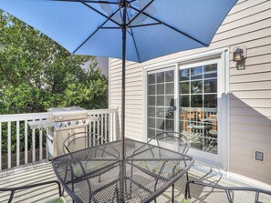 Outdoor dining - Peaceful Beach Vacation, Heated Pool Access, Walk to Restaurants & More! (Tybee Island)