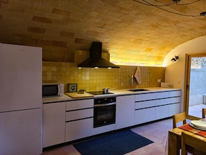 Refrigerador, microondas, horno y lavavajillas