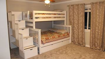 4 bedrooms, free WiFi, bed sheets