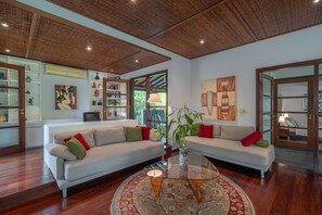 Family Villa | Living area - Villa Claudia  (Kerobokan)