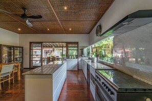 家庭别墅 | 私人厨房 | 冰箱、微波炉、炉灶、烤面包机