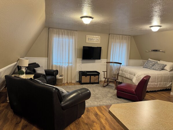 1 bedroom, in-room safe, iron/ironing board, free WiFi