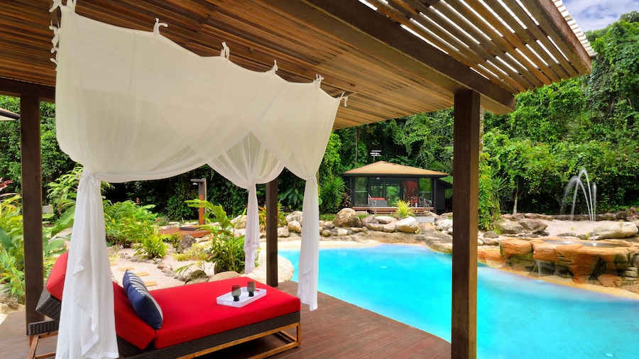 Misty Mountains Rainforest Retreat