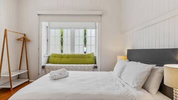 4 bedrooms, desk, free WiFi