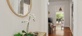 Ascot Vintage 4BR Queenslander w/ Mall at Doorstep