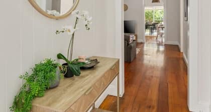 Ascot Vintage 4BR Queenslander w/ Mall at Doorstep