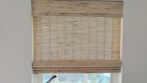 A room with a window covered by blinds, a desk with a lamp, and a plant on the windowsill. - Peaceful Beach Home Fully Equipped! (Sarasota)