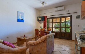 TV - Pet friendly apartment in Porec (Porec)