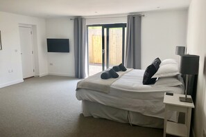4 Schlafzimmer, Bügeleisen/Bügelbrett, Internetzugang, Bettwäsche