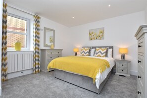 3 bedrooms, internet, bed sheets