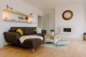 TV - 2 Gull Rock, 2 bedroom apartment with sea views in Woolacombe (Lower Clay Road, Morthoe,)