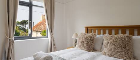 2 bedrooms, Internet, bed sheets